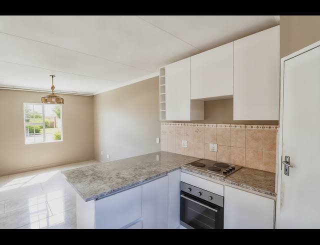2 BEDROOM TOWNHOUSE FOR SALE IN HALFWAY GARDENS